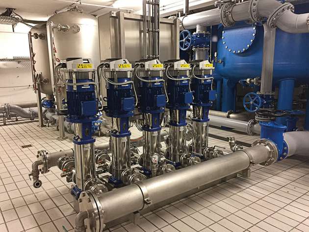 Druckerhöhungsanlagen lassen sich mit smarten Regelsystemen wie Xylems Hydrovar energieeffizient steuern.