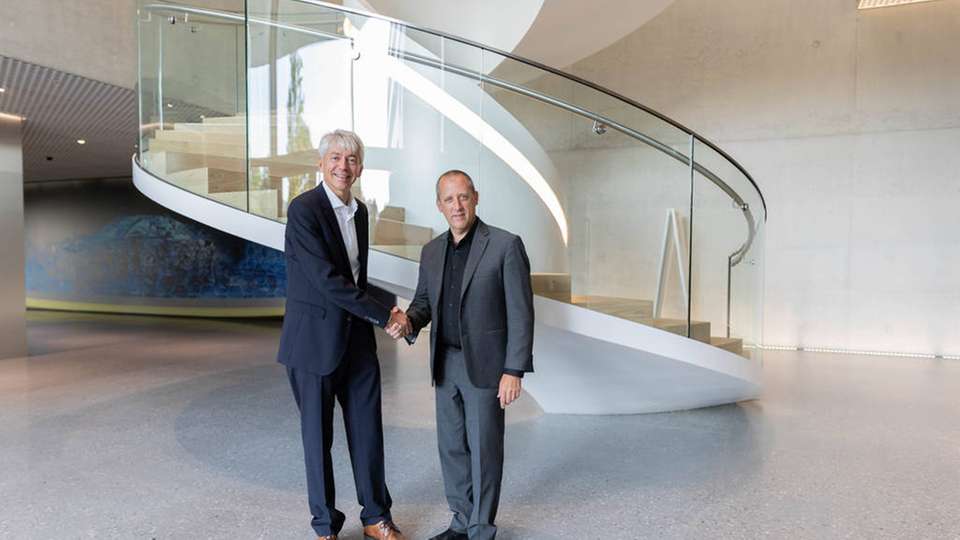 Johannes Wick, CEO Grains & Food bei Bühler und André Noreau, CEO bei Premier Tech haben eine strategische Partnerschaft für Verpackungslösungen bekannt gegeben.