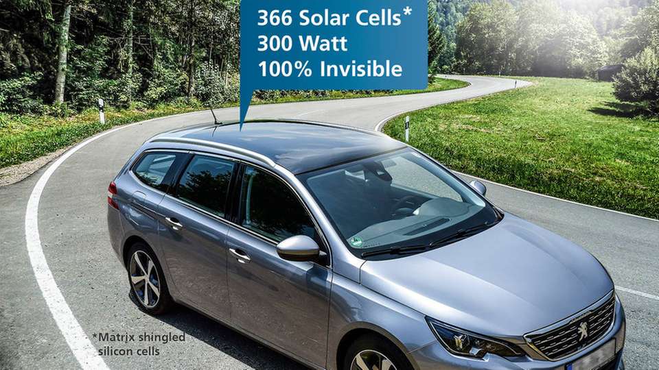Die Morpho-Color-Glasbeschichtung ermöglicht eine Anpassung Farbe des Solardachs an das Fahrzeug.