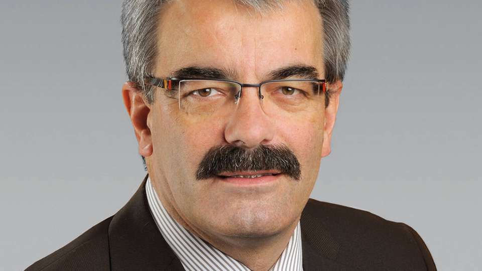 Gerhard Brüser ist Leitender Entwicklungsingenieur bei Fischer Elektronik und spricht im Interview über die passende Anschlusstechnik für LEDs.