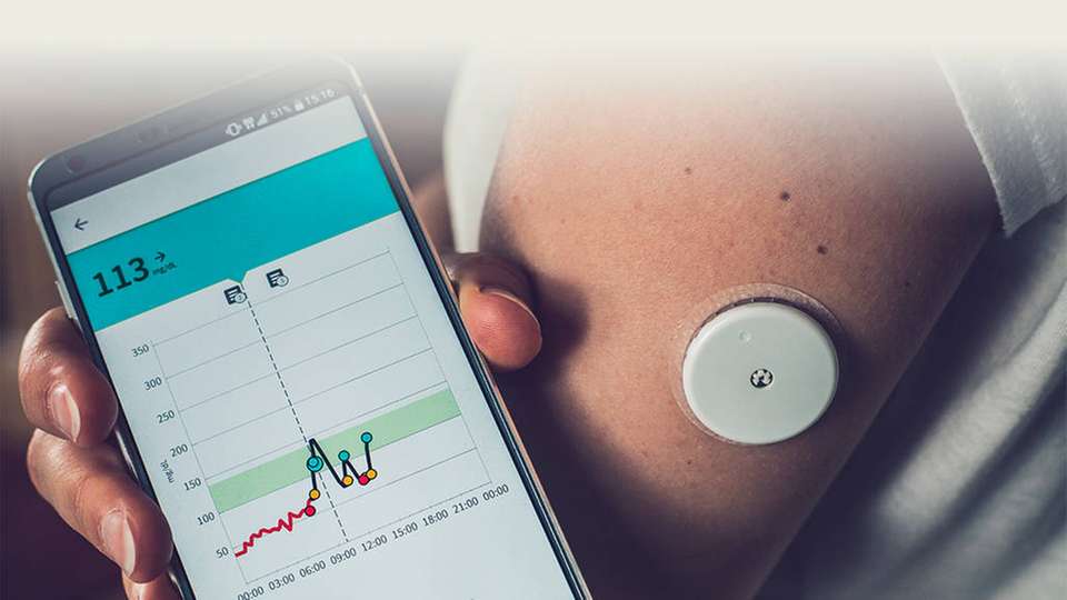 Der LDO-Regler TPS7A02 liefert medizinischen Wearables die nötige Versorgungsspannung, um Körpersignale präzise zu erfassen.