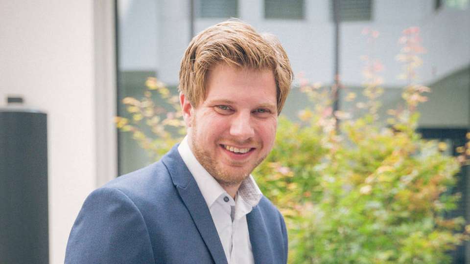 Dr. Johannes Stemmer ist seit 2017 Director Digital Transformation bei der Beumer Group. Von 2005 bis 2011 studierte er in Hannover Maschinenbau. 2011 stieg er bei der Beumer Group in Shanghai, China ein. Zunächst war er im Supply Chain Management tätig, anschließend im Bereich Corporate Strategy.