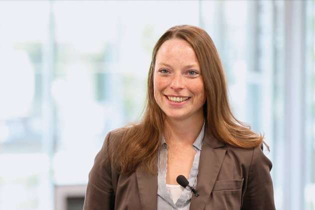 Ann-Christin Rachuba, Wago: Die Integration von intelligent vernetzter Technik im IoT-Umfeld, wie etwa in Gebäuden, bedeutet in erster Linie eine Zunahme an Sicherheit, Effizienz und Komfort. Das bedeutet aber auch, dass immer mehr Daten aufgenommen und verarbeitet werden müssen. Sprich, es findet immer mehr elektronisches Equipment Einzug in das Gebäude. Damit steigt die Anzahl an Verbindungen – aber vor allem auch ihre Bedeutung. Die Verbindungen beziehungsweise die installierte elektrische Verbindungstechnik wird somit zu einem wichtigen Grundpfeiler. Sie bildet das Rückgrat, auf das wir uns immer verlassen können müssen. Für Unternehmen  wird es immer zwingender und dringender, sich mit den immer komplexer werdenden Fragestellungen im Kontext der Digitalisierung eingehend zu beschäftigen. Wago bietet geeignete Tools und professionelle Unterstützung an und begleitet seine Kunden in den Prozessschritten bereits ab der Planungsphase.