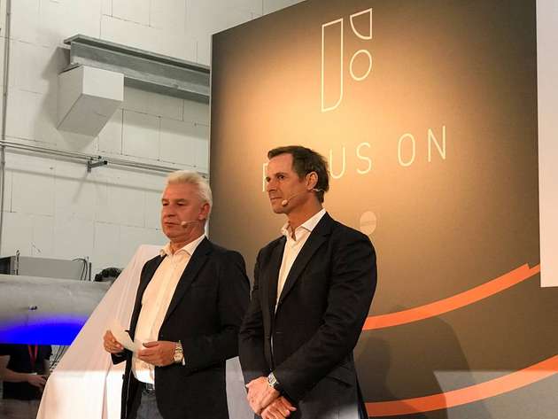 Stephan Neuburger (CEO der Krohne-Gruppe) und Dr. Andreas Widl (CEO und COO von Samson) stellen die neue Kooperation von Samson und Krohne vor: das Joint-Venture Focus-On.