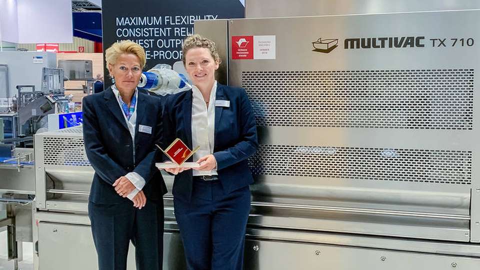 Ausgezeichnet auf der Fachpack, von links nach rechts: Valeska Haux, Vice President Corporate Marketing bei Multivac, und Kim Hüther, Produktmanagerin Traysealer bei Multivac.