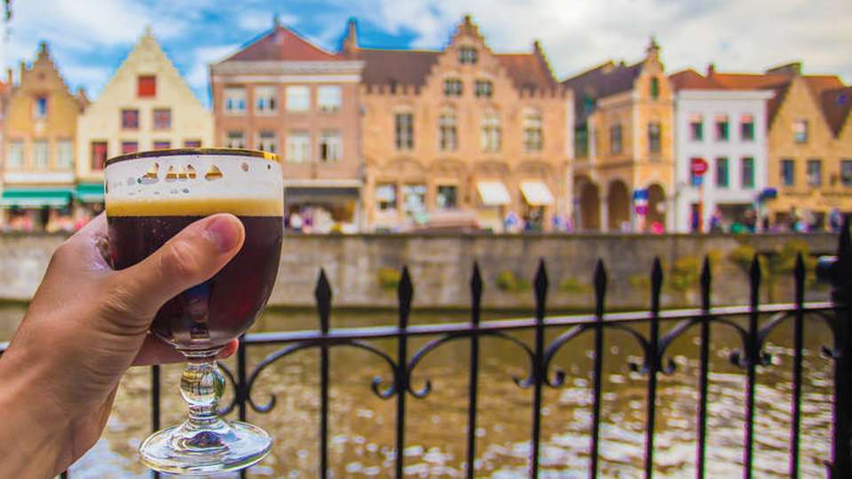 Um mehr Bier herstellen zu können, benötigte eine Brauerei aus Brügge eine neue Abfüllanlage. Für den schnellen Transport entschied man sich deshalb dazu, eine Bierpipeline zwischen Brauerei und Abfüllwerk zu errichten.