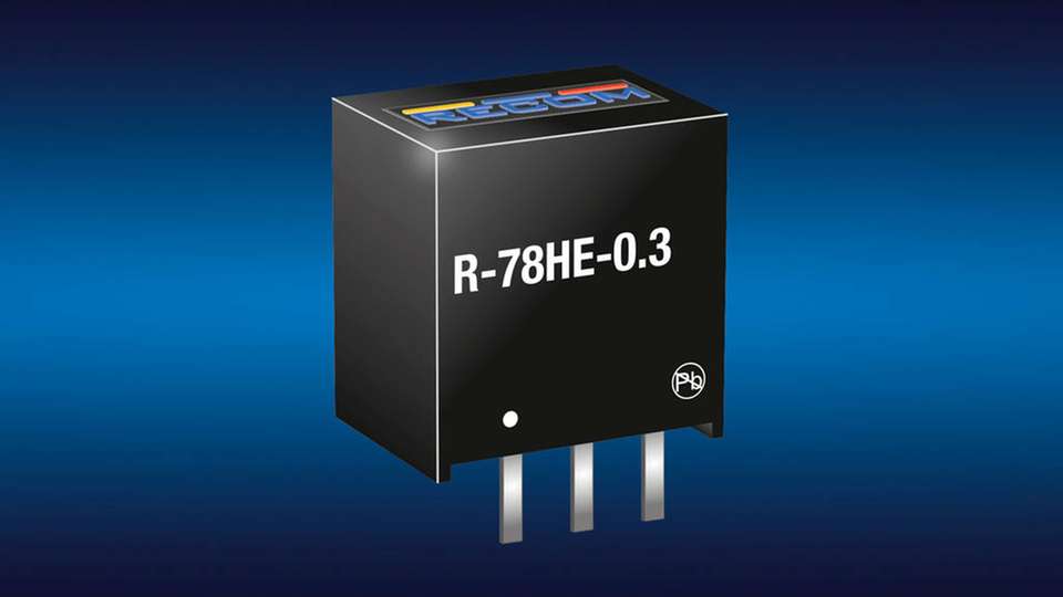 Der Spannungswandler R-78HE-0.3 von Recom hält eine Eingangsspannung von 72 V dauerhaft und eine von 100 V bis zu 100 ms aus.