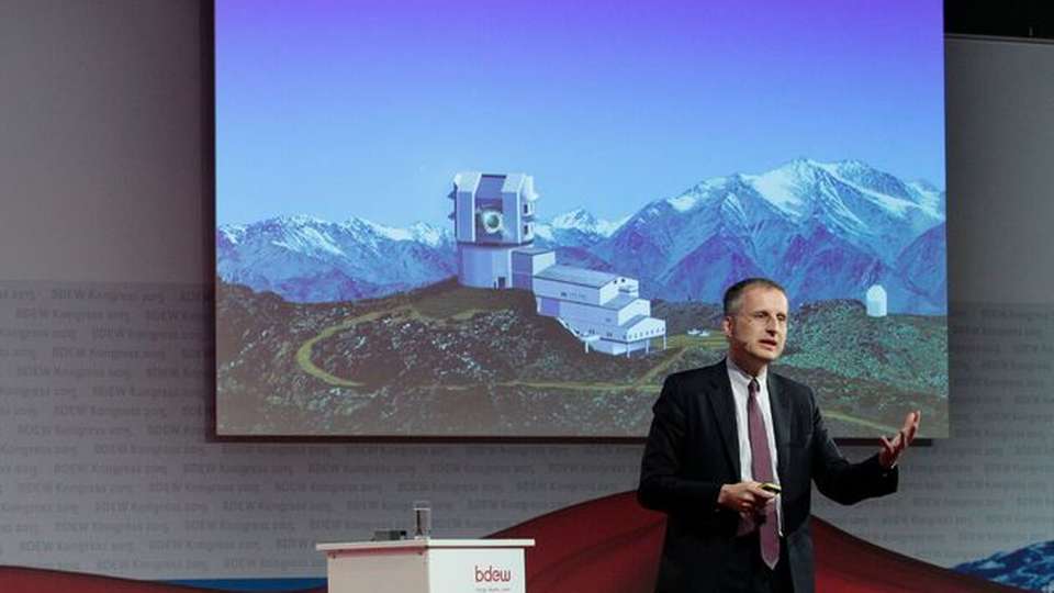 Visionär: Prof. Viktor Mayer-Schönberger bei seinem Vortrag zum Abschluss des BDEW-Kongresses in Berlin.