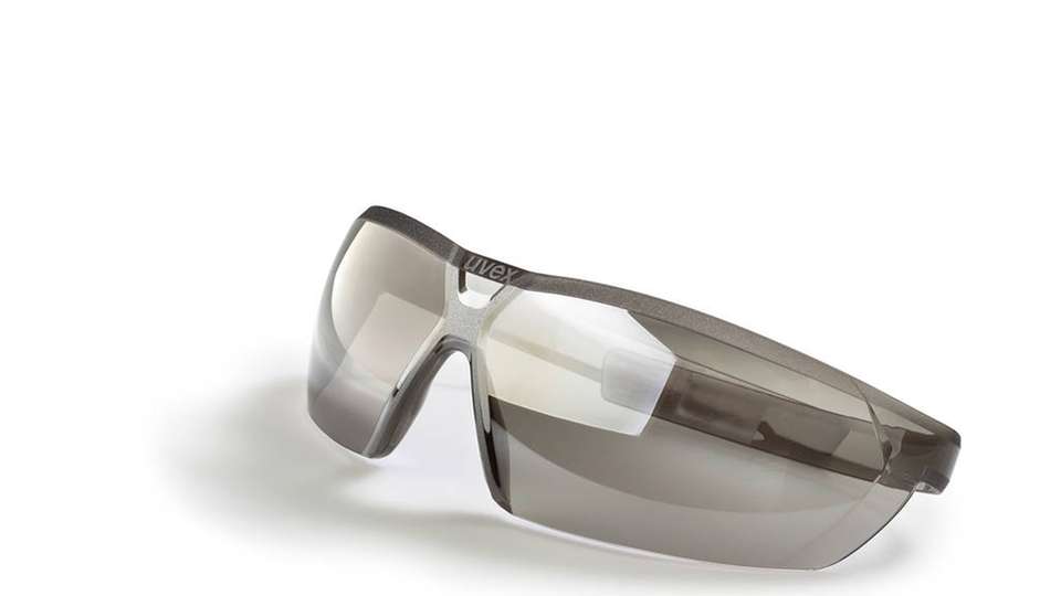 Die smarte Turnkey-Anlage fertigt beispielsweise Sonnenbrillen.