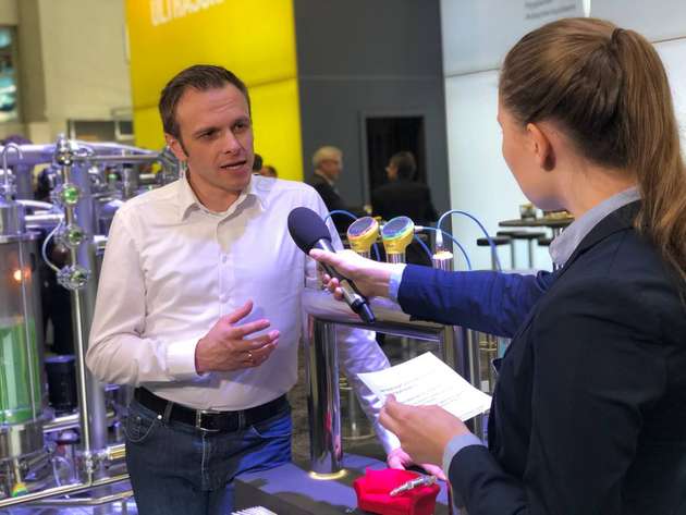 Florian Burgert, Product Manager bei Vega, im Gespräch mit der Roten Couch.