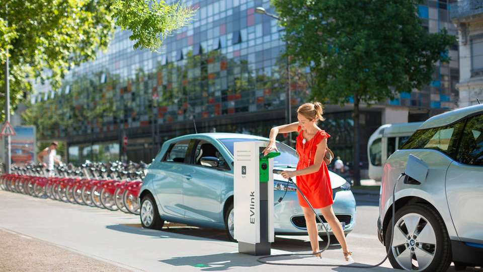 Die Ladestation EVlink Parkplatz 2 verfügt über ein vandalismussicheres Gehäuse und eignet sich daher für den Einsatz an öffentlichen Orten.