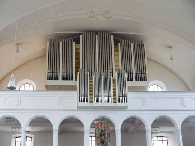 Orgelprospekt und Rückpositiv (kleineres Teilwerk der Orgel.