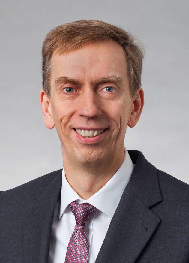 Holger Sack, Leiter Produktmanagement bei Vega: Die Vernetzung von Sensoren ist eine wichtige Herausforderung für die Zukunft, da sie sicher sein muss und echten Nutzen bringen sollte. Nicht alles, was technologisch machbar ist, ist in der Praxis auch sinnvoll und wirtschaftlich. Letztendlich setzt sich eine neue Technologie nur durch, wenn sie praktikabel ist. So bietet Vega bereits seit Jahren eine drahtlose Gerätebedienung via Bluetooth an. Die Technologie ist in der Praxis erfolgreich, weil sie die tägliche Arbeit sicherer und komfortabler macht. So muss kein Anwender mehr auf hohe Tanks oder unter Rohrleitungen klettern, um Einstellungen an seinem Füllstandsensor vorzunehmen. In der Zukunft bietet sicherlich Ethernet-APL für Feldgeräte spannende Chancen, um Anwendungen weiter zu optimieren. Für die Gerätevernetzung werden 4G, 5G und LP-WAN-Technologien, wie NB-IOT und LoRa, eine immer größere Rolle spielen.