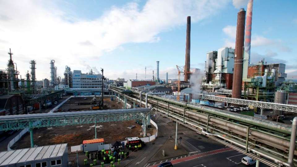 Auf der Baustelle für die neue Gasturbinenanlage haben die Pfahlbohrarbeiten für die Fundamente begonnen. 