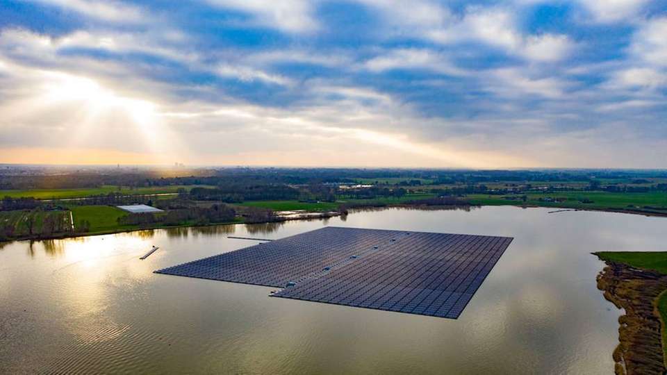 In den Niederlanden entsteht der größte Solarpark Europas mit einer Gesamtleistung von 27,4 MWp.
