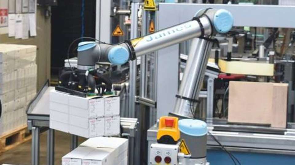 Auf der LogiMAT können Besucher die Cobots von Universal Robots selbst ausprobieren. 