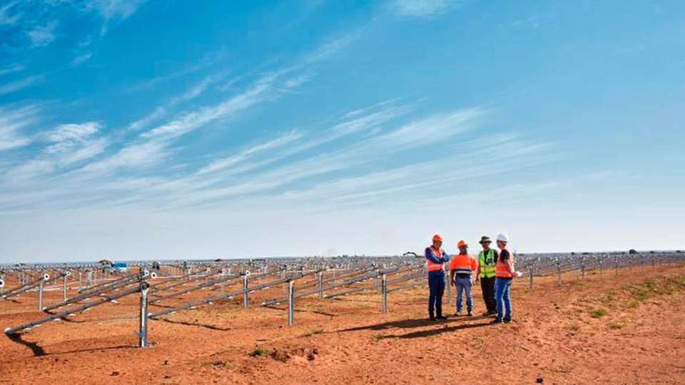 Lapp-Kabel trotzen den härtesten Bedingungen und helfen so beim Bau moderner Solaranlagen in Afrika.