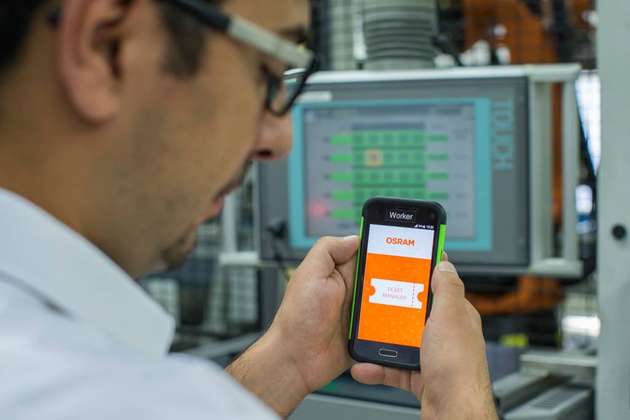 Das Ticket-Management-System analysiert Maschinenfehler selbstständig und ruft über eine App notfalls den Mechaniker.