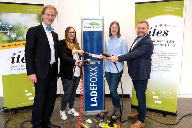 Die Projektpartner von Power2Load: Dr. Peter Westerbarkey (Westaflex), Julia Eberharter (Archimedes), Katrin Schulte und Prof. Jens Haubrock (beide FH Bielefeld).