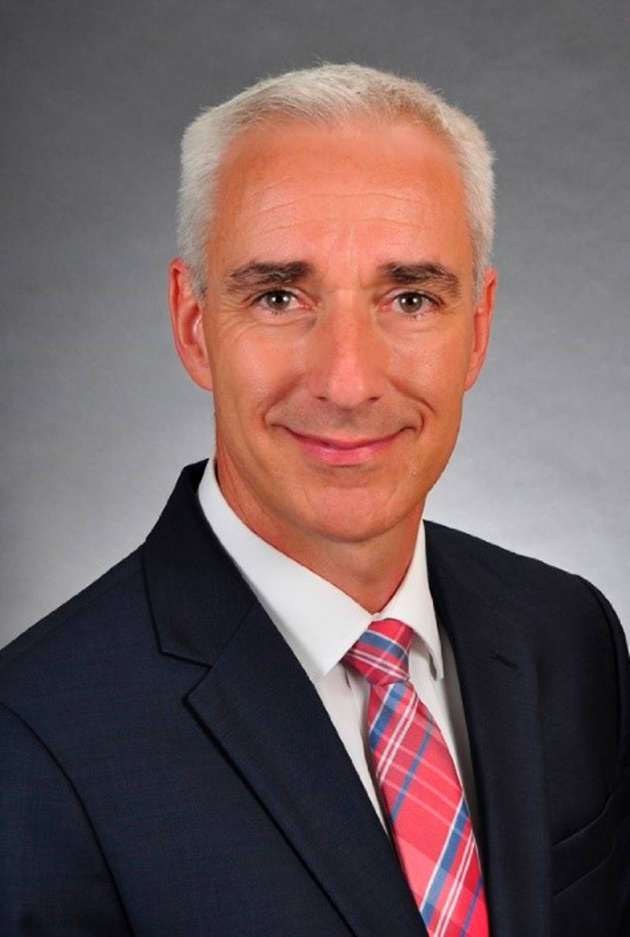„Es ist zu erwarten, dass gerade in der Getränke- und Lebensmittelindustrie mittelfristig Track-&-Trace-Systeme verstärkt Einzug halten werden.“
– Thomas Jeschke, Sales Manager bei Antares Vision