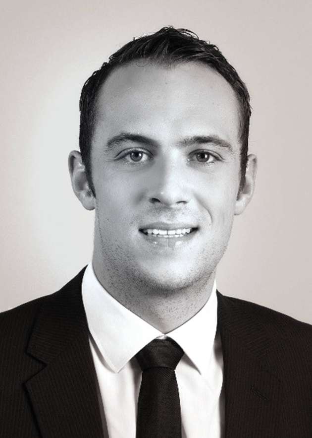 Sebastian Schröer, Leiter Produktmanagement Sensorik, Sensopart: Mit dem flächendeckenden und standardisierten Einzug von IO-Link in mitunter einfache I/O-Sensorik und der damit verbundenen bilateralen Kommunikation ist der Begriff „smart“ heutzutage in aller Munde: „Smart Sensors“, „Smart PNG“ oder „Smart Functions“, um nur einige dieser Begriffe aus dem Umfeld der industriellen optischen Sensorik zu nennen. Immer mehr Funktionen, die in der Vergangenheit von der Steuerung oder zusätzlichen Komponenten übernommen wurden, wandern heute in einen Sensor und führen so sicherlich auch heute schon sowohl zu einer gewissen Reduktion der notwendigen Sensorik als auch der Kosten des Gesamtsystems. Die Korrespondenz mit dem Markt zeigt uns allerdings, dass es sich hierbei um einen stetig aber langsam voranschreitenden Wandlungsprozess handelt, dessen Ende noch nicht absehbar ist und dessen Möglichkeiten sicher auch lange noch nicht ausgeschöpft sind. Wir bei SensoPart arbeiten täglich daran gewinnbringende Intelligenz in unsere Sensoren zu implementieren, um unseren Kunden so den größtmöglichen Nutzen bieten zu können. Und ich kann Ihnen sagen, dass einige unserer Ideen tatsächlich „smart“ sind – bleiben Sie neugierig…