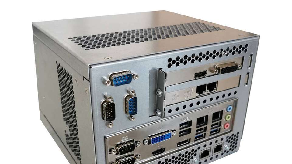 Der Concepion-tXf-V verfügt über zwei PCIe-x8-Steckplätze und diverse weitere Schnittstellen.