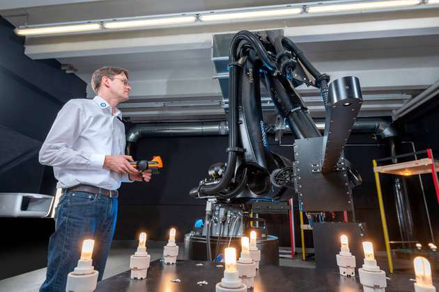 Bis zu 8.000 Brennstellen lassen sich mit dem Robogoniometer gleichzeitig testen.