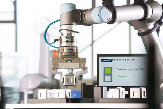 Integrierte Bauteilüberwachung: In dieser exemplarischen Anwendung erfasst das Schunk-Greifsystem mit Kraft-Momenten-Sensorik auch das Werkstückgewicht.