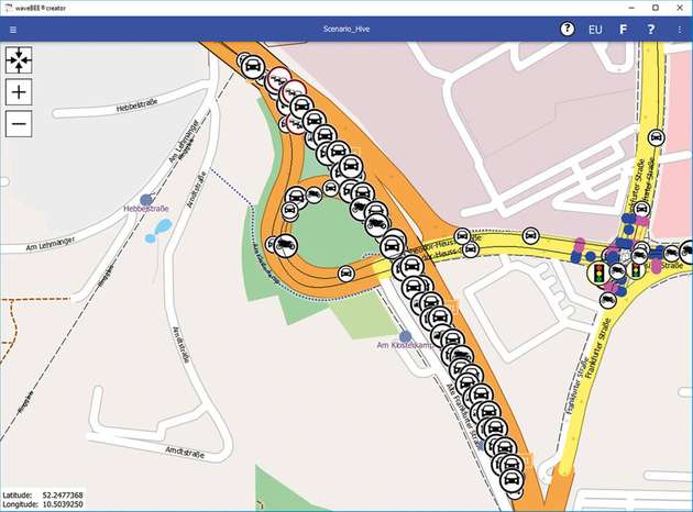 Detailsicht auf eine Stausituation an einer Autobahnabfahrt mit sich anschließender Ampelkreuzung: Die Anzahl der V2X-Netzknoten steigt in einem solchen Fall schnell an und erfordert entsprechende Tests.