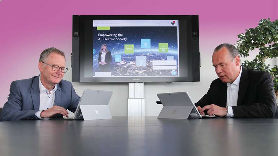 Auch CTO Roland Bent und CEO Frank Stührenberg, von links nach rechts im Bild, beantworteten Kundenfragen im Live-Chat.