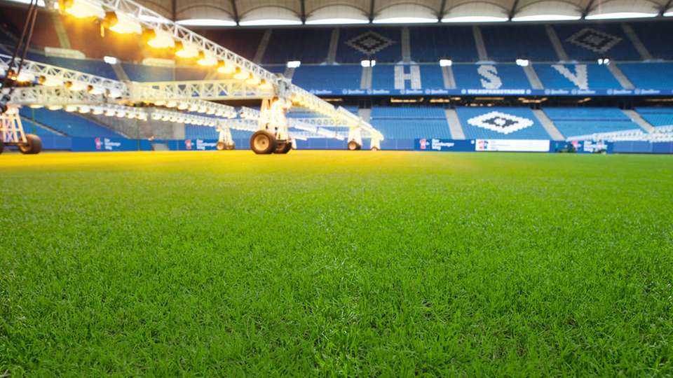 Der Rasen im Hamburger Volksparkstadion muss einiges abkönnen: neben regelmäßigen Fußballspielen auch Konzerte und andere Großveranstaltungen. Vor allem in den Wintermonaten ist ein effektiver Frostschutz dabei unabdingbar.