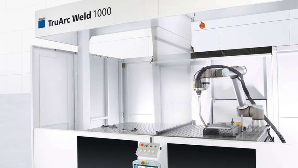 Die TruArc Weld 1000 ist mit einem Cobot ausgestattet,  der die Schweißnaht automatisch ausführt. 