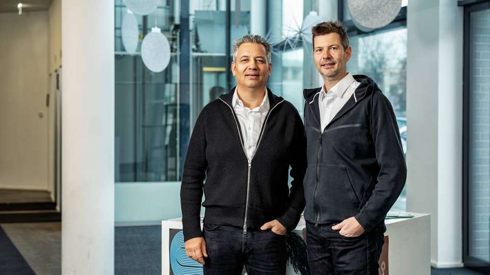 Christian Lutz und Jodok Batlogg, die Gründer von Crate.io, haben sich neben der Technologiepartnerschaft auch auch dem ABB SynerLeap-Programm angeschlossen.