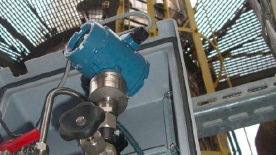 Installationsfreundlich: das Druckmittlersystem Rosemount 3051S-ERS im Einsatz bei einem Chemieunternehmen.