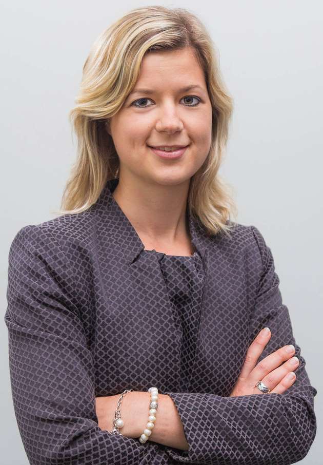 Heike Schatton, Head of IIoT Products & Projects im Bereich Digital Services, Kuka: Kunden verlangen nach Flexibilität und Modularität. Auch im B2B-Bereich zeigt sich, dass Dienste und Services on Demand immer mehr nachgefragt werden. Die Bereitschaft, für zusätzliche, bedarfsgerechte Funktionen zu bezahlen, zeichnet sich bereits ab. Denn Kunden profitieren dadurch von individuell zugeschnittenen Lösungen. Sie können das Produkt durch Upgrades, Downgrades oder weiteren Features nach ihren individuellen Wünschen gestalten. Auch können einzelne Komponenten nach Bedarf an den Digitalisierungsgrad einer gesamten Anlage angeglichen werden. Je höher der Reifegrad einer Anlage ist, desto mehr Features werden nach und nach zugeschaltet. Es kann nur im Interesse der Hersteller sein, diesen Service zu ermöglichen. Hier sehen wir ganz konkret die Weiterentwicklung der Digitalisierung.