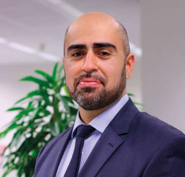 Ashkan Ashouriha, Senior Solution Consultant IIoT & Digital Engineering, Rockwell Automation: Unsere Kunden haben bei uns auf mehreren Systemebenen die Möglichkeit, Funktionen auf Wunsch freizuschalten beziehungsweise vom Endanwender buchen zu lassen. Im Umfeld von Digital Engineering ist die Industrie heute in der Lage, alle nötigen Informationen aus dem Designprozess der Maschine zu extrahieren. Somit stehen diese Informationen immer bereit und können durch die Aktivierung von gebuchten Features in wenigen Minuten genutzt beziehungsweise weiter­verarbeitet werden. Digitalisierung braucht Kapazitäten, da ohne die passende Rechenleistung, ähnlich wie im privaten Alltag, nicht beliebig viele Apps simultan laufen können. Cloud Computing bietet hierfür einfache, skalierbare Lösungen an. Deshalb planen wir mit unseren Kunden die Nutzung von Rechenleistung immer mit Weitblick und umfassender Skalierbarkeit.