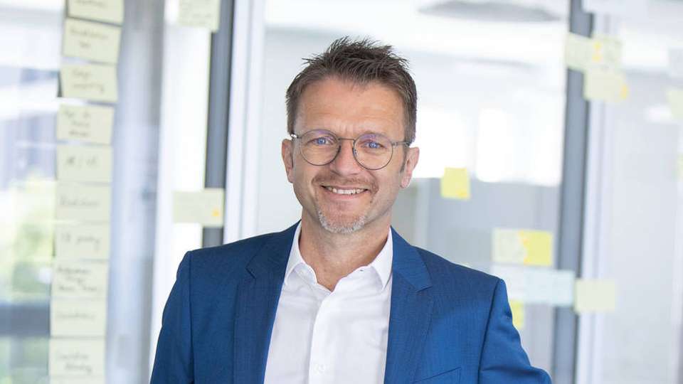 Franz Braun ist Geschäftsführer von Bilfinger Digital Next und Chief Digital Officer des Industriedienstleisters Bilfinger SE. Er verfügt über langjährige Erfahrungen sowohl in der digitalen Transformation der Prozessindustrie als auch in der Instandhaltung von Industrieanlagen. Er ist Mitglied im Vorstand des BDI-Ausschusses DWTM (Digitale Wirtschaft, Telekommunikation und Medien).