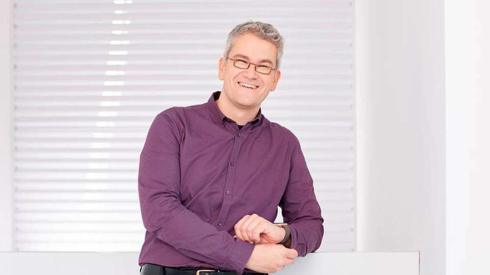 Sören Kerner, Abteilungsleiter Automation und eingebettete Systeme beim Fraunhofer-Institut für Materialfluss und Logistik IML und Mitglied der Plattform Lernende Systeme.