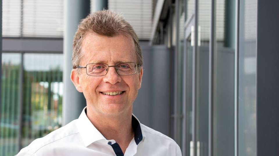 Joachim Strobel (54) ist gelernter Industriekaufmann und studierter Betriebswirt und war zuletzt vor seinem Einstieg bei Infoteam Software bei einem Finanzunternehmen in der Schweiz tätig. Im Jahr 2014 startete er als Kaufmännischer Leiter beziehungsweise CFO bei Infoteam, seit Juli 2018 ist er CEO.