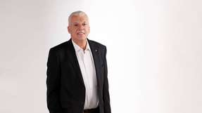 Rolf Becker ist 1961 geboren und studierte Maschinenbau. Seit 1999 ist er Geschäftsführer der AS-International Association.