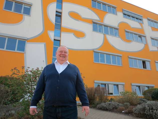 Der Referent Hubert Renner ist langjähriger Mitarbeiter der Firma Busch und Vakuumspezialist. Er bringt Erfahrungen aus der technischen Auslegung und Beratung für den Kunden sowie aus zahlreichen Vorträgen an Fachschulen für Lebensmitteltechnik mit.