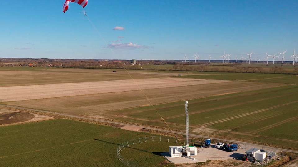 Die Sky Sails Power Flugwindkraftanlage in Betrieb.