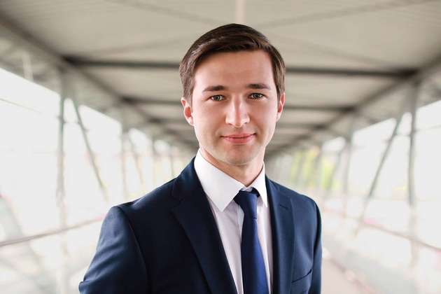 Stephan Feicho, Technical Sales Hygienic Solutions, Viscotec: Einer der häufigsten Beanstandungsgründe in der Lebensmittelindustrie sind kontaminierte Produkte in Folge unzureichender Reinigung der Anlage und deren Komponenten. Durch konsequentes Hygienic Design können aufwendige Rückrufaktionen, eine gesundheitliche Gefährdung der Verbraucher und hohe Reinigungs- und Folgekosten vermieden werden. Zusätzlich kann die Reinigungseffizienz durch eine reinigungsgerechte Gestaltung der Anlagenkomponenten gesteigert werden. Viscotec-Hygienic Dispenser sind beispielsweise unter Berücksichtigung der Hygienic-Design-Grundsätze konzipiert. Damit können zusätzliche Reinigungszeit, Ressourcen oder gar Ausfallzeiten eingespart werden. Ein effizientes Reinigungsdesign kostet nicht, sondern zahlt sich aus.