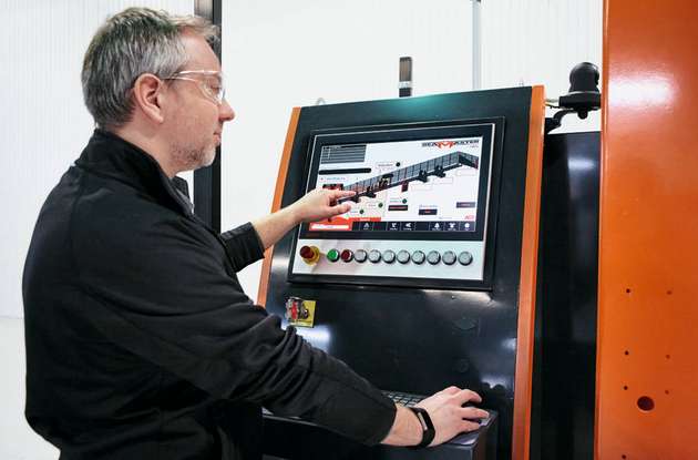 AGT Robotics implementierte als Bedienoberfläche des Systems ein Multitouch-Control-Panel CP2918 von Beckhoff.