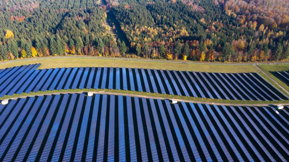 Insgesamt wurden seit Anfang Januar bereits über 43 Milliarden kWh Sonnenstrom eingespeist.