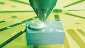 Mittels maßgeschneiderter Laserauftragsschweißprozesse ließen sich am Fraunhofer IWS in Dresden metallische Multi-Material-Bauteile realisieren.