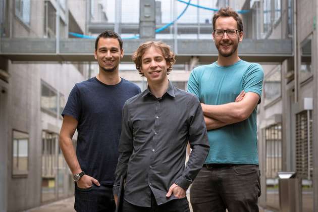 Haben gemeinsam mit ihren internationalen Kollegen die neuen Angriffsmethoden entwickelt (von links): Michael Schwarz, Daniel Gruss und Moritz Lipp (Foto aus 2018).