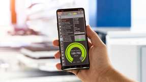 Rohde & Schwarz testet das Potenzial einer 5G-Umgebung an seinem Standort in Teisnach. Zur Optimierung nutzt das Unternehmen seine eigene Messtechnik, beispielsweise den QualiPoc-Android-Netzwerkoptimierer.