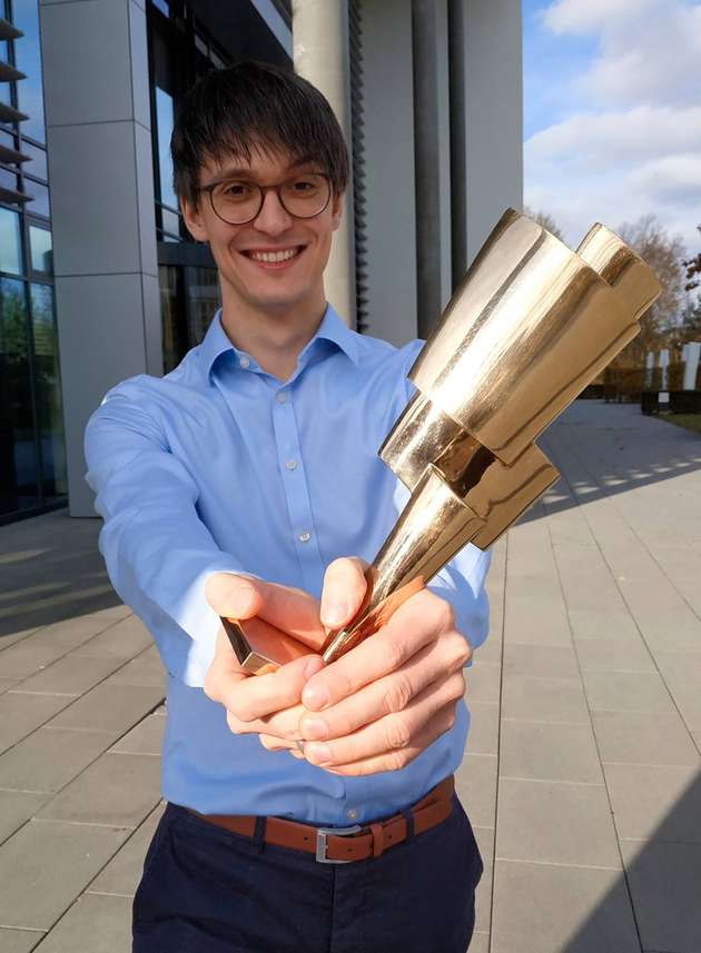 Die vier Preisträger aus der Sparte Mobilität: Michael Lermer von der Technischen Hochschule Regensburg (Kühlertechnologie), ...