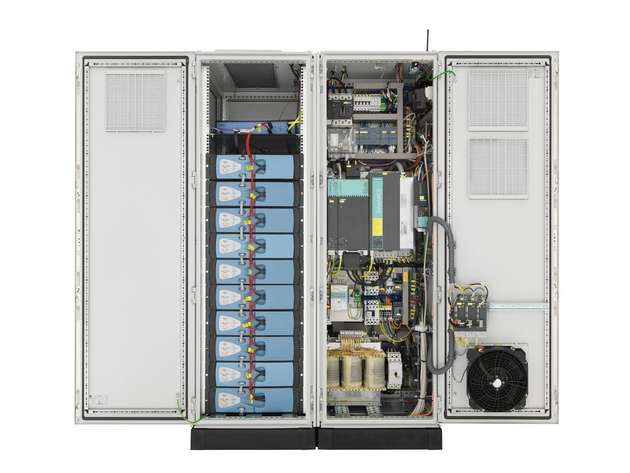 Schwarm-Stromspeicher: Über das UMTS-Netz sind die in privaten Haushalten installierten Energie-Speicher-Systeme (EES) mit der Leitzentrale verbunden und werden dort als Schwarm koordiniert. 